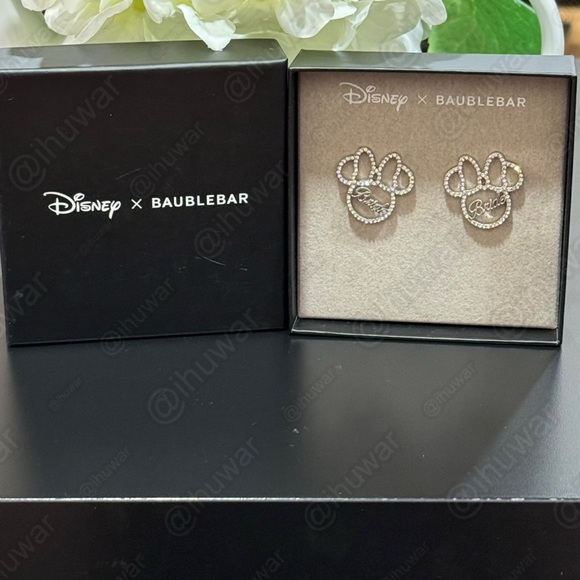 Disney × Baublebar MINNIE MOUSE BRIDE Stud Earrings /
Rhinestones NIB - Picture 3 of 12